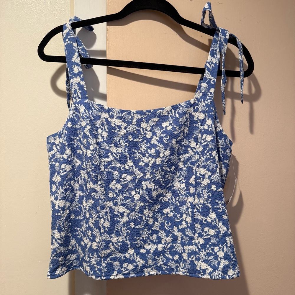 NWT Old Navy Blue and White Floral Blouse